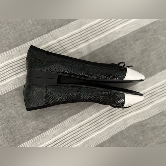 NWOT - H&M Black and White Cap Toe, Embossed Snake Slip on Flat - Picture 3 of 4